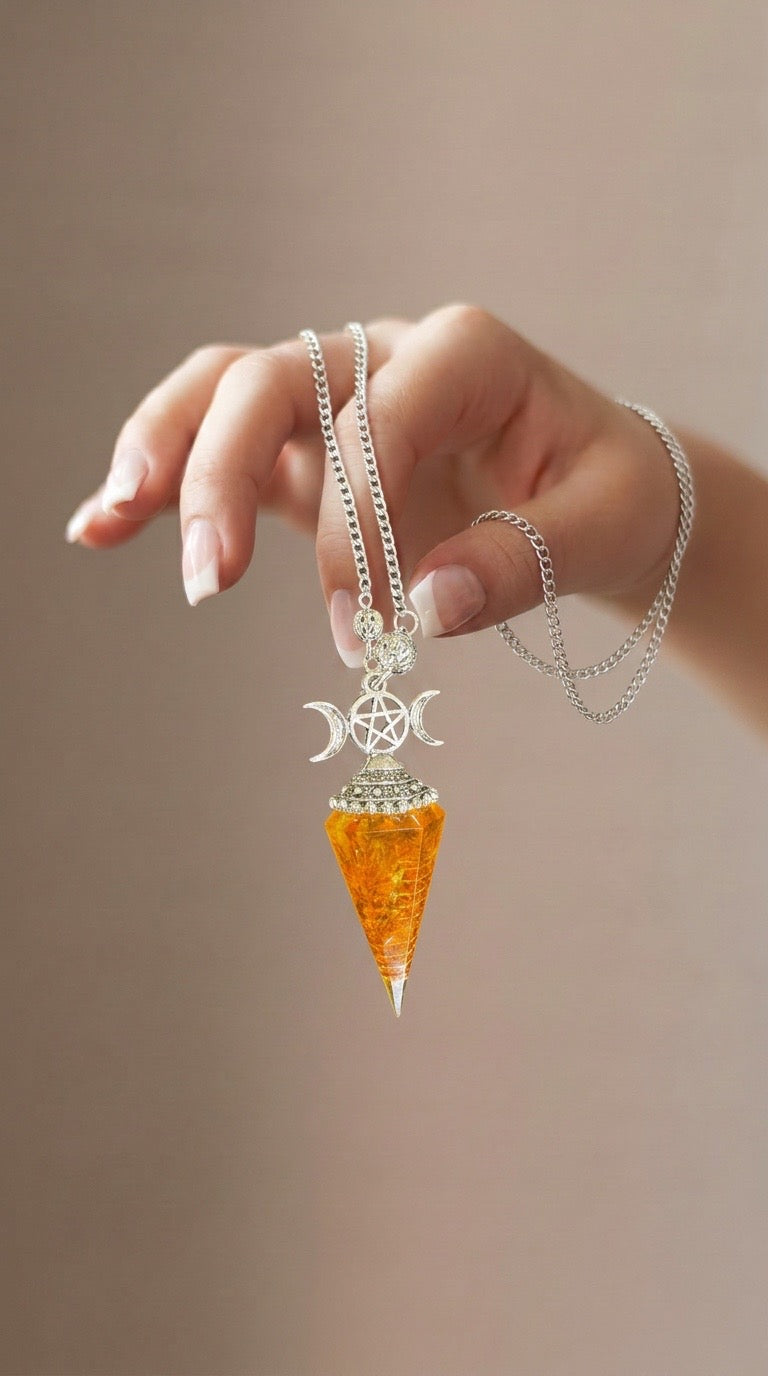 Pendule divinatoire Résine et éclats de Citrine – Triple Lune & Pentacle