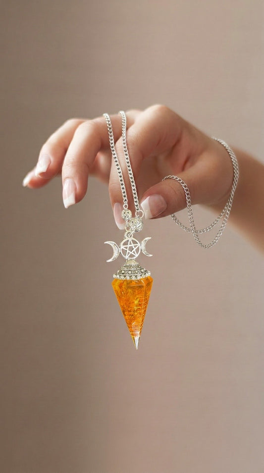 Pendule divinatoire Résine et éclats de Citrine – Triple Lune & Pentacle